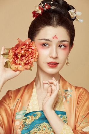 女 街露逼尿尿黄色网站