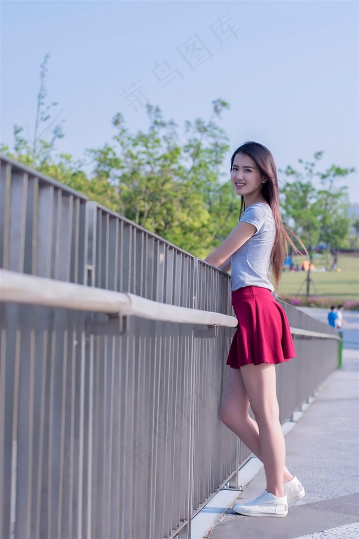 当着丈夫面前被别人欺负该怎么办