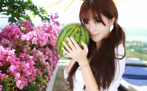 美乳嫩模被啪啪