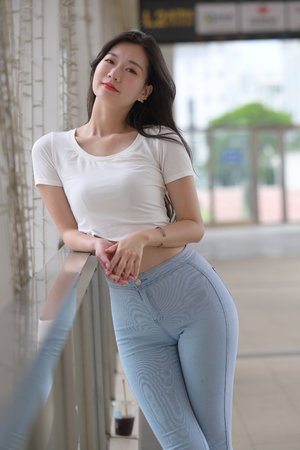 奇怪的夜晚在线